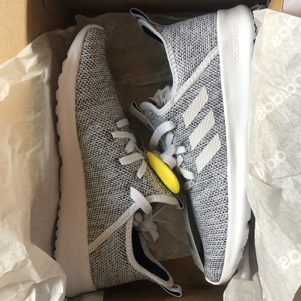 Adidas cloud foam tennis shoes size 8